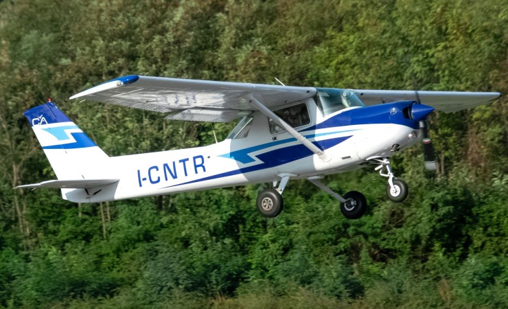 Cessna 152 I-CNTR view