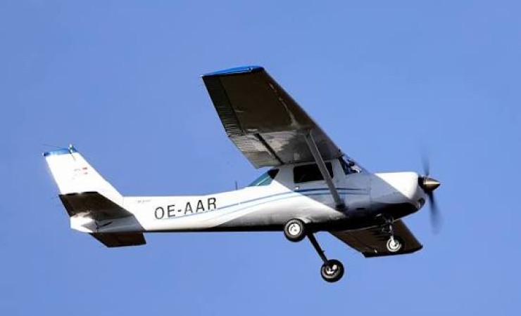CESSNA 152 OE-AAR view