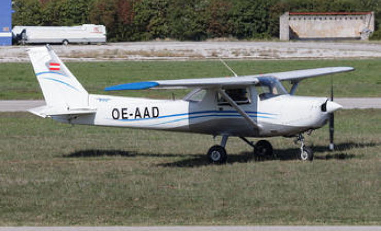 CESSNA 152 OE-AAD view